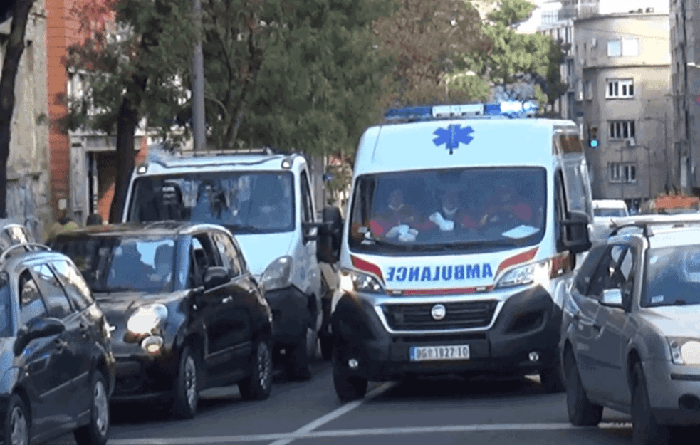 DVA UDESA U BEOGRADU: Jedna žena povređena, Hitna pomoć cele noći prevozila Kovid pacijente!  